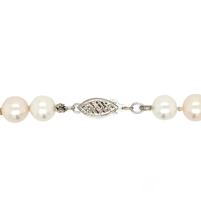 8mm Cultured Pearl Strand<br />
20\" in Length<br />
14 Karat White Gold Clasp
