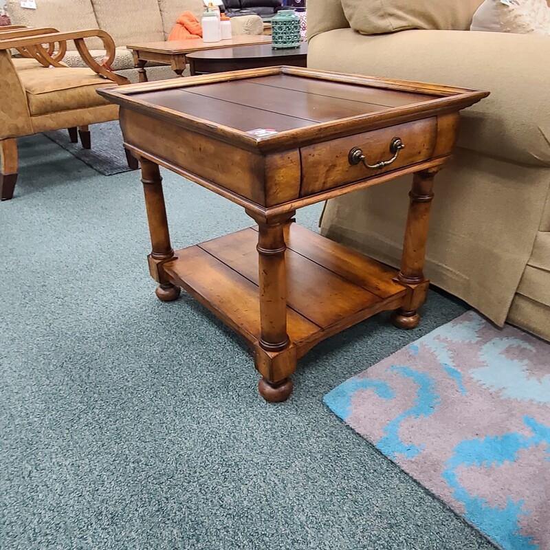 ACCENT TABLE