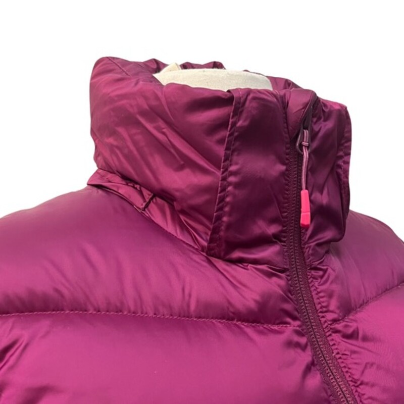 Mountain Hardwear Hooded Puffer Jacket<br />
Removable Faux-Fur Trim and Hood<br />
Fleece Lined with Inside Pocket<br />
Cinched Waist<br />
Berry<br />
Size: Small