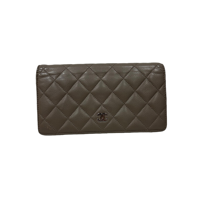 Chanel Caviar Taupe Bifold wallet<br />
Production Year: 2022<br />
Dimensions: 7.75 X 4