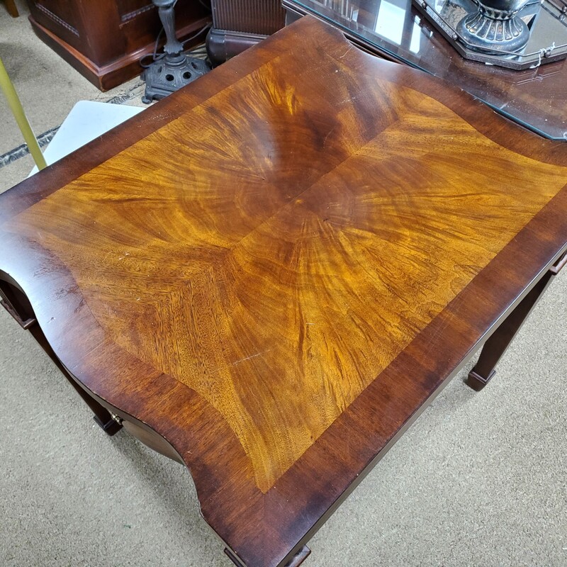 Broyhill End Table, Size: 23x27x25