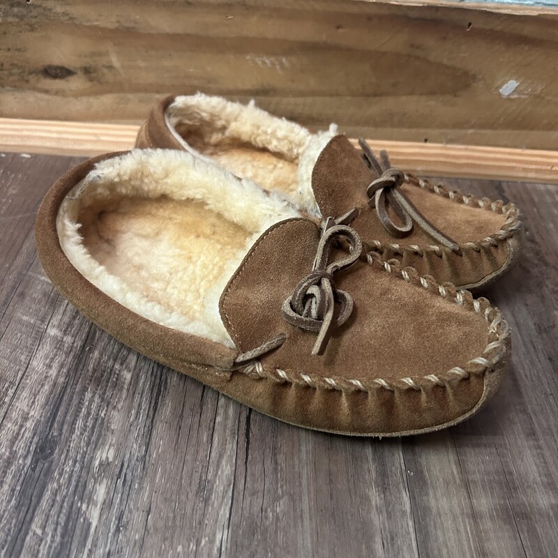 LL Bean Slippers, Brown, Size: Shoes 3
-estimated size 3