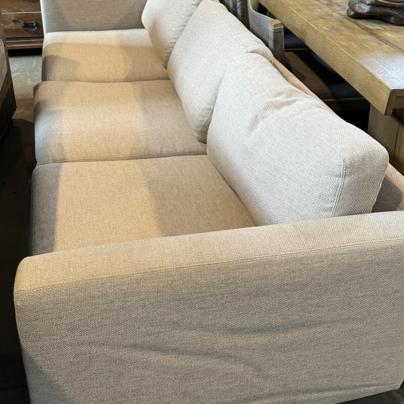 Thayer Coggin Design Classic Sofa<br />
Oatmeal Weave<br />
<br />
Size: 86L X 34Dx26H