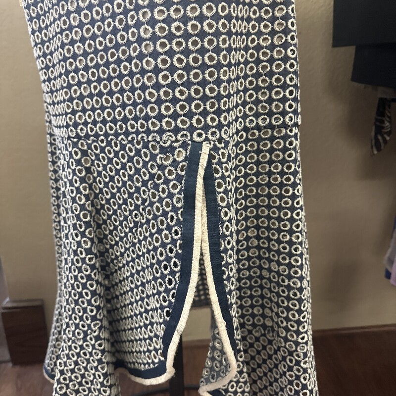 New Nanette Lepore Skirt/ Orignal Price $348.00<br />
Color: Creme/Blue<br />
Size: 10 Medium<br />
In Store Pick Up Within 8 days Or Shipping Availible With Shipping Fees Applied<br />
ALL SALES FINAL/ NO RETURNS