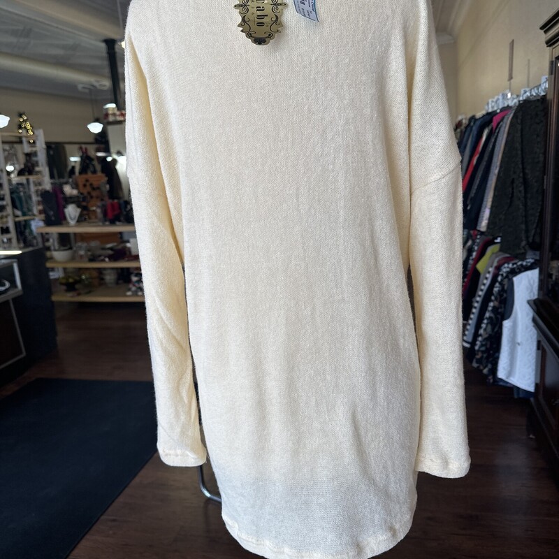 NWT Vicabo Sweater, Yellow, Size: 3X<br />
All sales are final.<br />
Pick up in store within 7 days of purchase or have it shipped.