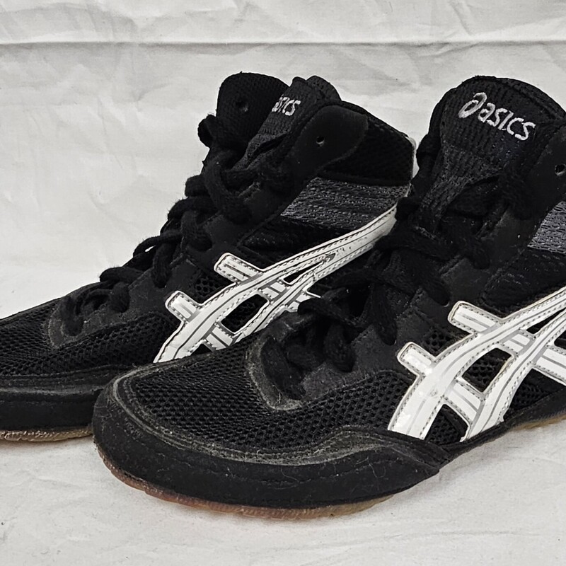 Asics Wrestling Shoes, Size: 5.5, Pre-owned