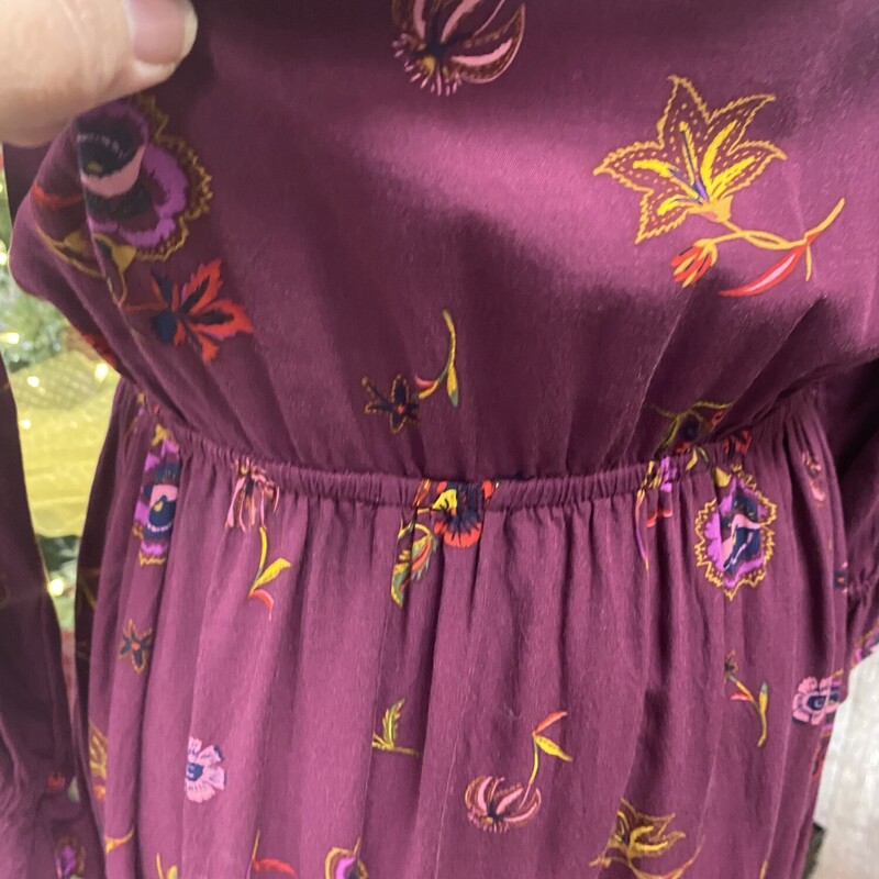 this floral beauty would be fun with some boots!!!
elastic gathered waist
sleeves gathered & elastic

Old Navy, Purple, Size: M