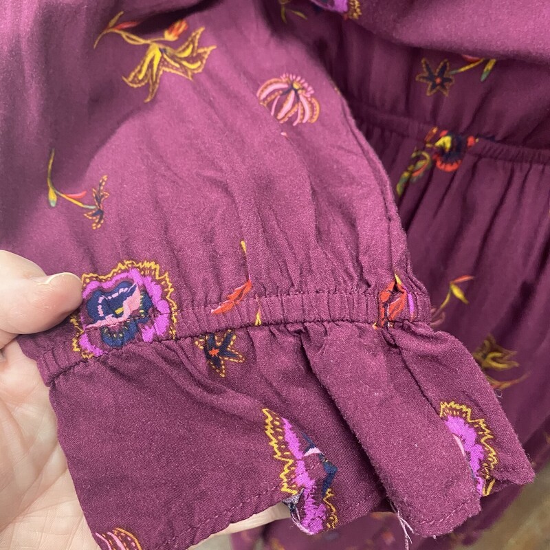 this floral beauty would be fun with some boots!!!
elastic gathered waist
sleeves gathered & elastic

Old Navy, Purple, Size: M
