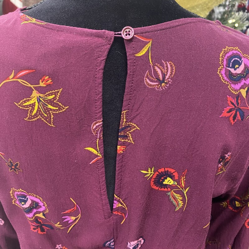 this floral beauty would be fun with some boots!!!<br />
elastic gathered waist<br />
sleeves gathered & elastic<br />
<br />
Old Navy, Purple, Size: M