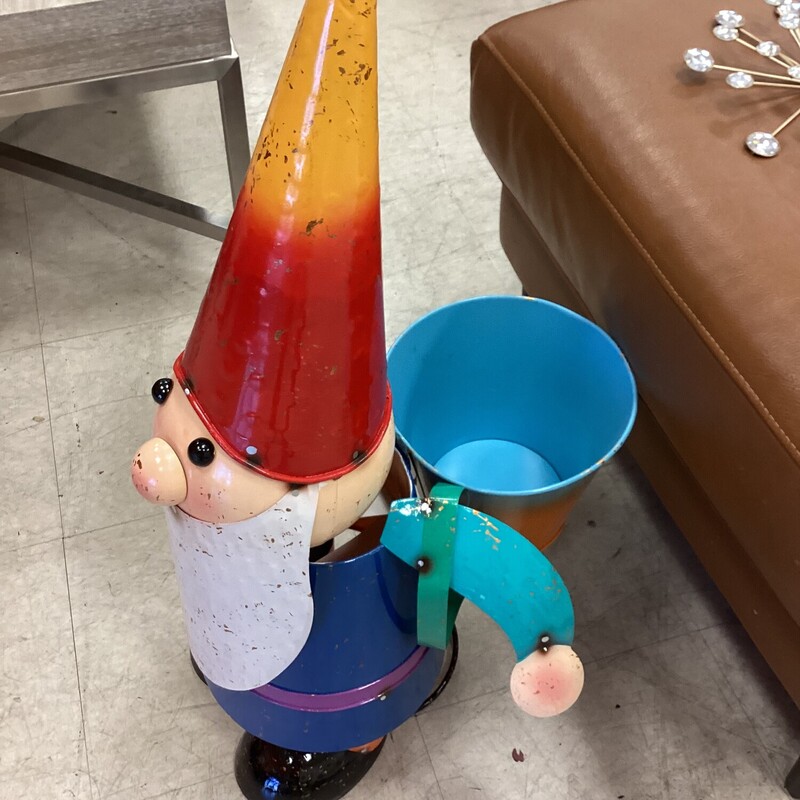 Gnome Planter, Blue, Red<br />
19 in Wide x 15 in Deep x 29 in Tall