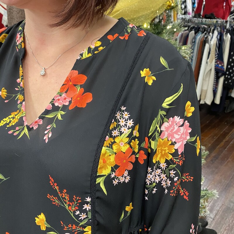 this dress is such a fun one!!!<br />
v neck, flowy, lined with a black tank cami slip underneath<br />
floral pattern<br />
button sleeves, gathered in to add a flattering look<br />
<br />
Old Navy, Black, Size: Xl