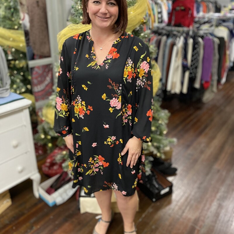 this dress is such a fun one!!!
v neck, flowy, lined with a black tank cami slip underneath
floral pattern
button sleeves, gathered in to add a flattering look

Old Navy, Black, Size: Xl