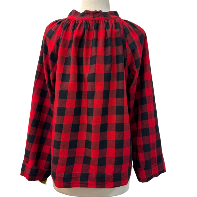 Madewell Tie Front Blouse<br />
Buffalo Plaid Pattern in Red and Black<br />
Perfect for the Season!<br />
100% Cotton<br />
Size: Medium