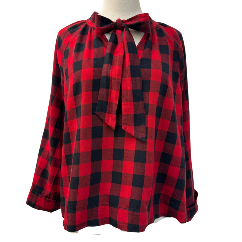 Madewell Tie Front Blouse<br />
Buffalo Plaid Pattern in Red and Black<br />
Perfect for the Season!<br />
100% Cotton<br />
Size: Medium