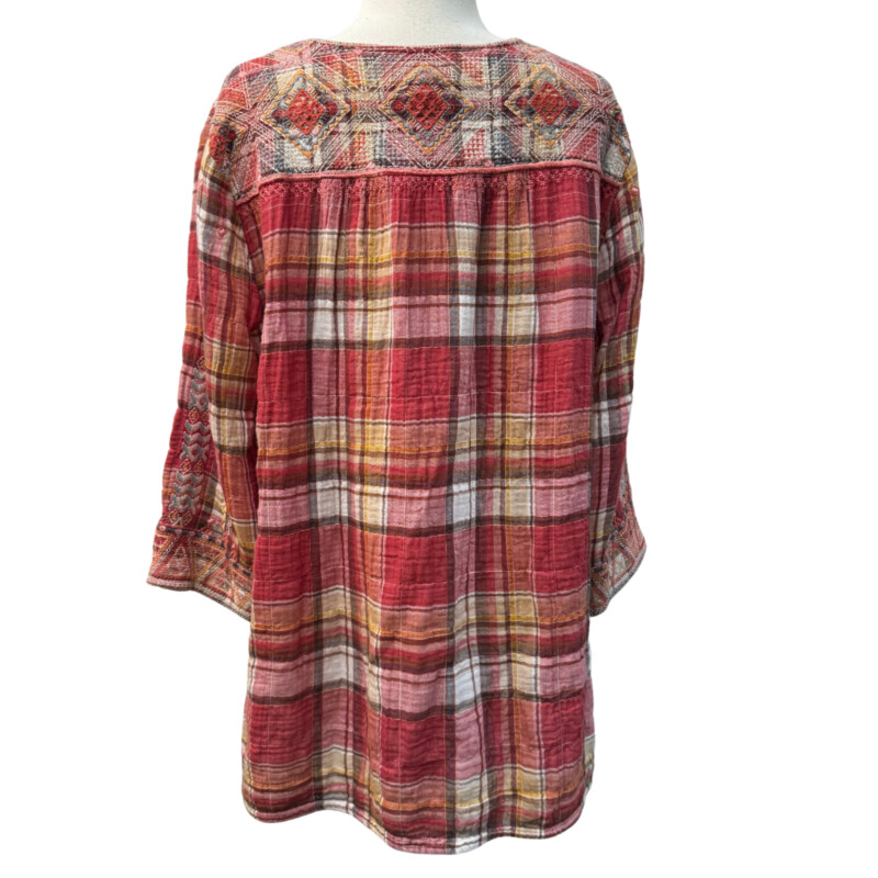 Johnny Was Boho Top<br />
Embroidered Detail<br />
Coral, Brown, Cream, Pink, Gold and Gray<br />
Size: Medium