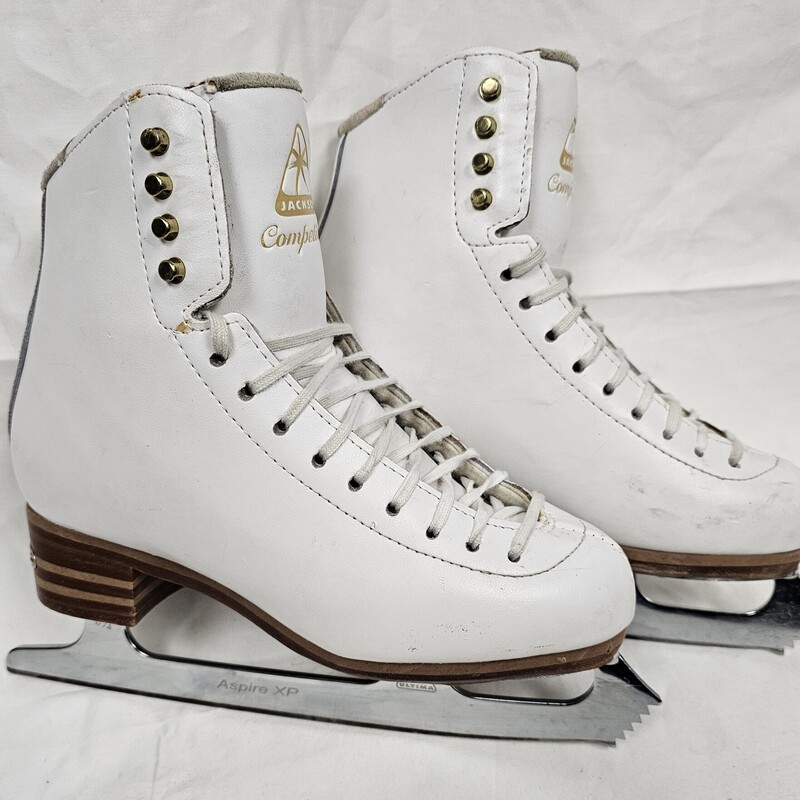 Jackson Ultima Competitor Figure Skates with Aspire XP blades, Size: 4 C, pre-owned, MSRP $309.95