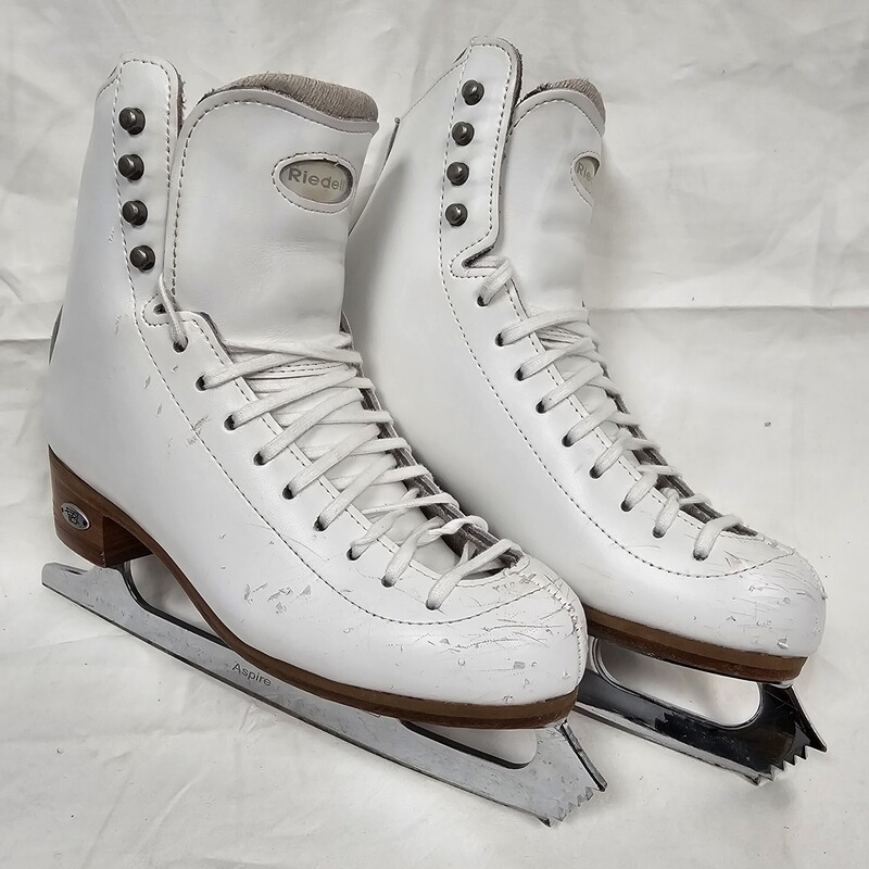 Riedell 255 Figure Skate with Aspire blades, Size: 5 Med, pre-owned
