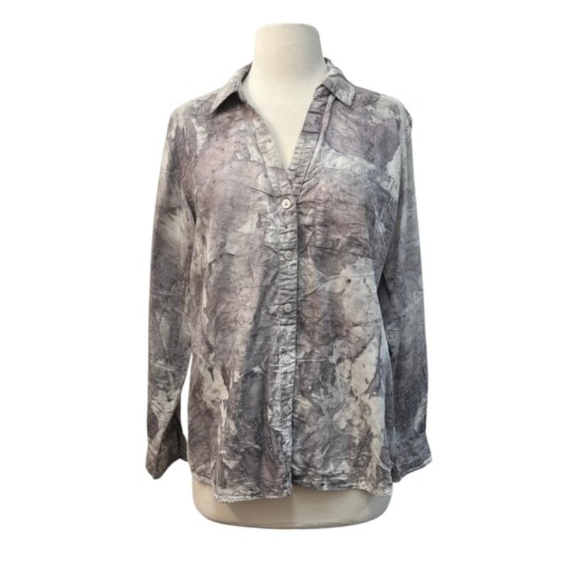 Knox Rose Tencel Shirt<br />
Leaf Print Design<br />
Colors: Lilac and Cream<br />
Size: Small