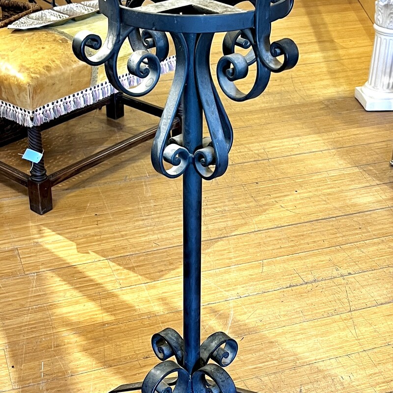 Vintage heavy iron plant stand
Size: 45 Tall