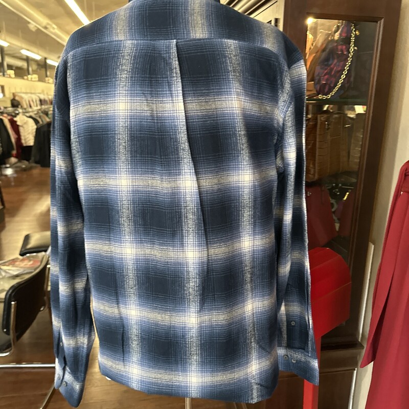 NWT Croft & Barrow Flanne, Blues, Size: L<br />
All sales are final.<br />
Pick up in store within 7 days of purchase or have it shipped.