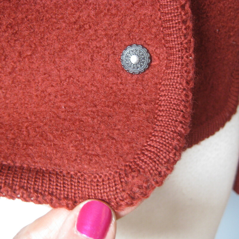 Nice warm rich deep red/rust colored boiled wool cardigan sweater from Carroll Reed
Small Round silver metal buttons
100% wool
Excellent condition, there is one little spot on the front corner where the braid trim is a little damaged, pls see all the photos.
one extra button sewn into the interior just in case.
Marked Size 10
Here are the flat measurements, please double where appropriate:
Armpit to armpit: 18.25
shoulder to shoulder: 14.5
width at hem: 16.25
underarm sleeve seam length:16.75
sleeve from shoulder to seam to cuff: 24.5
Overall length: 20.5

Thanks for looking!
#64974