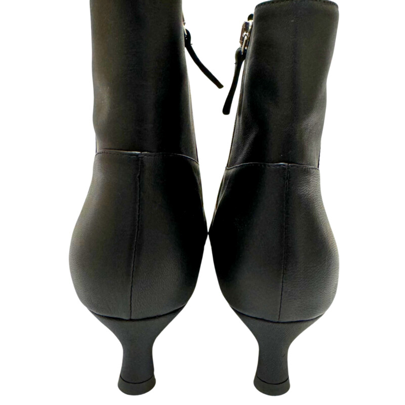 Everlane The Editor Leather Bootie<br />
Black<br />
Size: 8.5