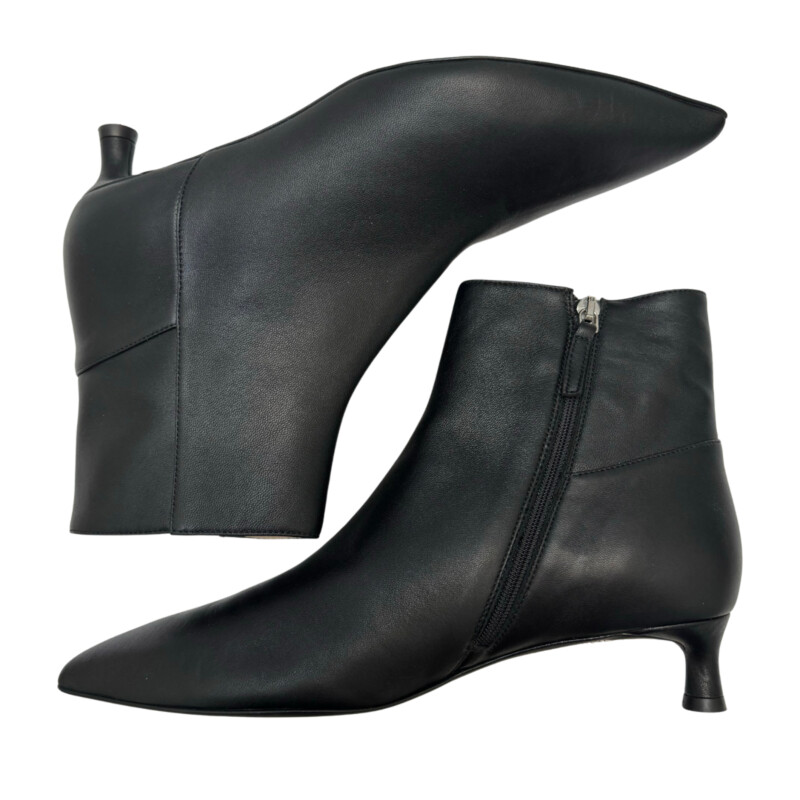 Everlane The Editor Leather Bootie<br />
Black<br />
Size: 8.5