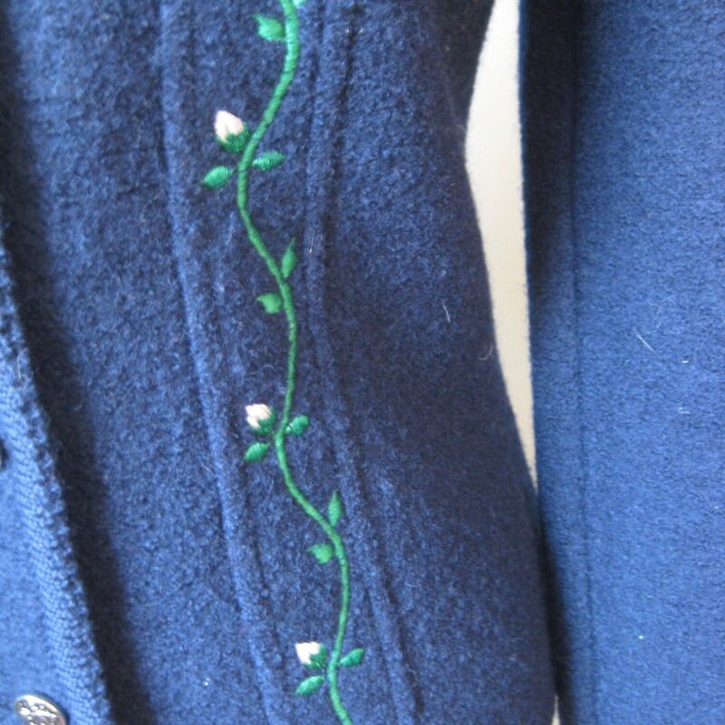 Vtg Skyr Embrd Boiled Woo, Blue, Size: 6<br />
Vintage Skyr cardigan sweater<br />
navy blue with delicate green vines and pink rosebuds<br />
100% Wool<br />
made in Hong Kong<br />
Silver metal buttons<br />
It's marked size 6 - but will fit smaller<br />
flat measurements:<br />
shoulder to shoulder: 15<br />
armpit to armpit: 18<br />
width at hem, buttoned and unstretched: 17 (the boiled wool has a little stretch, not much)<br />
length: 22.5<br />
underarm sleeve seam: 16.5<br />
excellent condtion, no flaws!<br />
<br />
thanks for looking!<br />
#64975