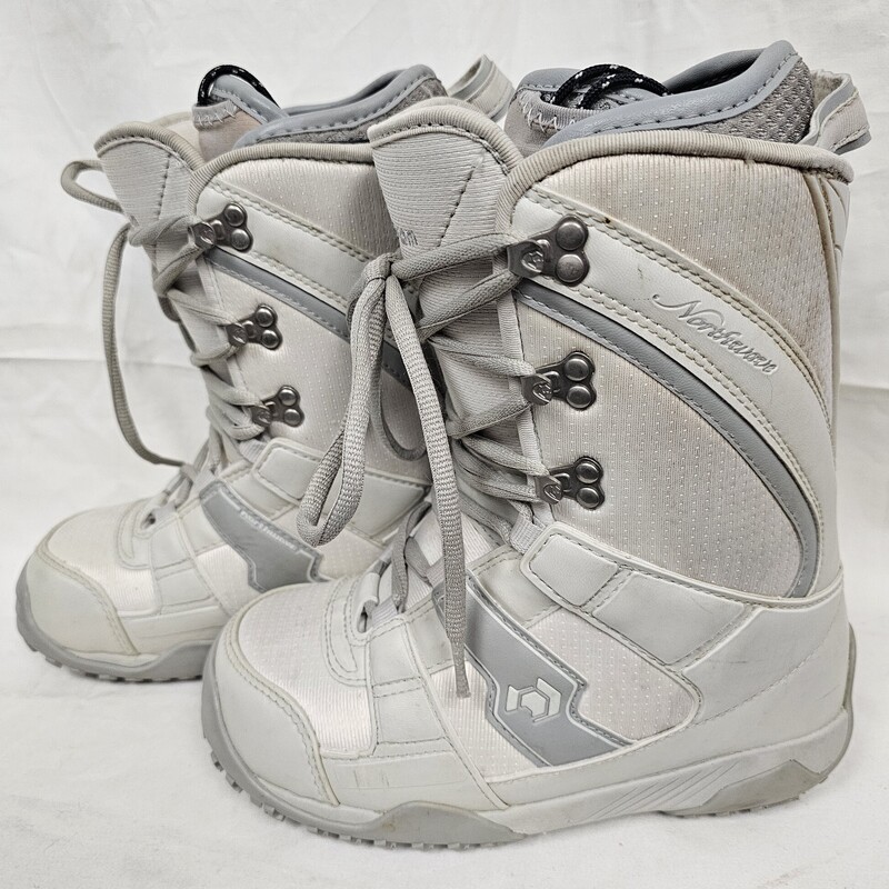 Northwave Freedom Snowboard Boots, Size: 6, pre-owned in great shape!