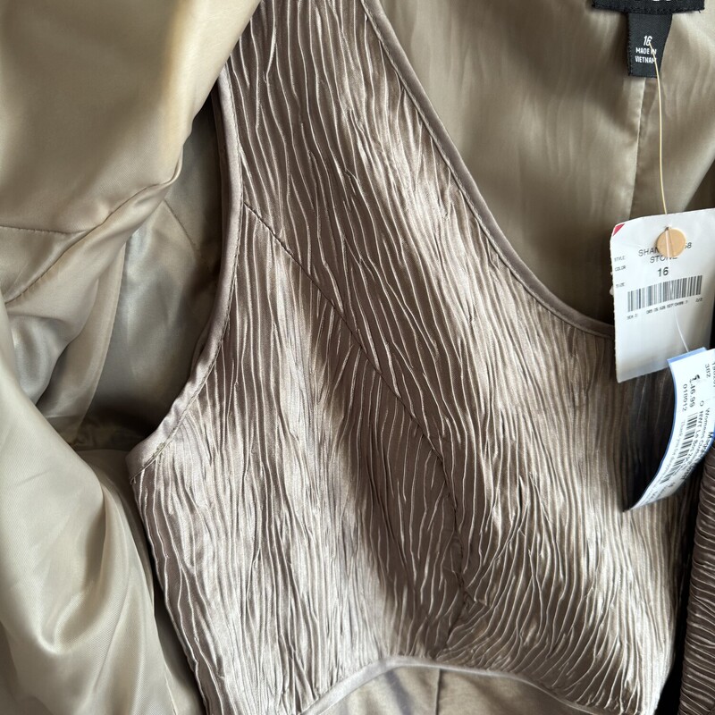 NWT Le Bos 2pc Dress, Tan, Size: 16<br />
All sales final,<br />
shipping available<br />
free in store pick up within 7 days of purchase