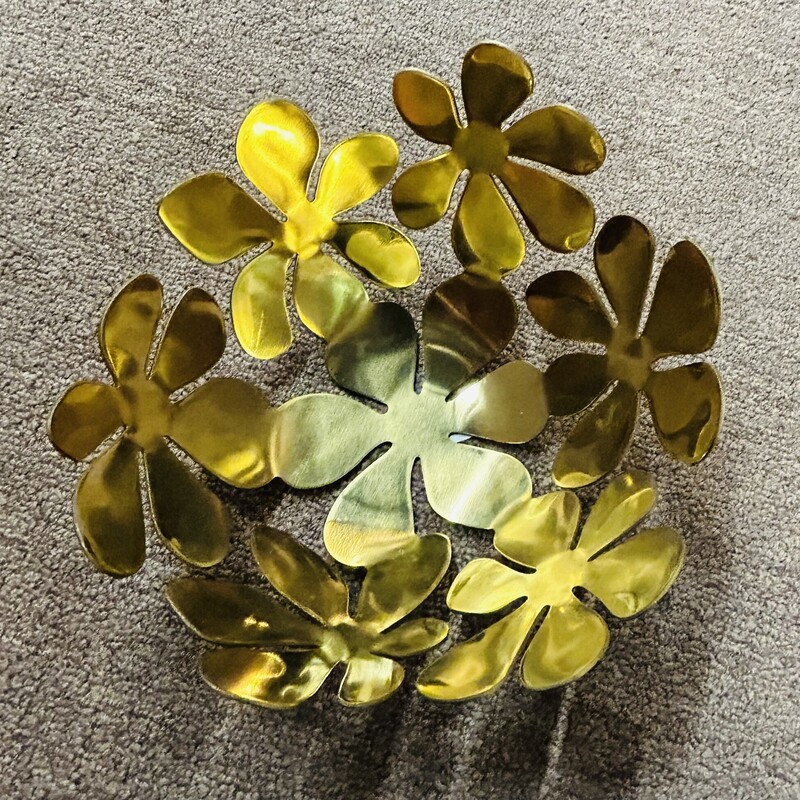 Metal Flower Cut Out Bowl
Gold Size: 8 x 4H