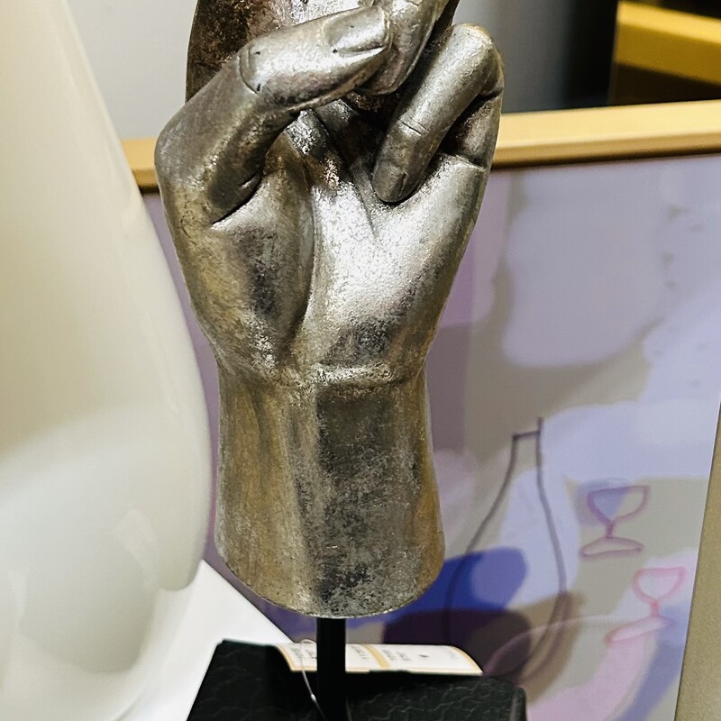 Crossed Fingers Statue
Silver Black Size: 5 x 5 x 14H