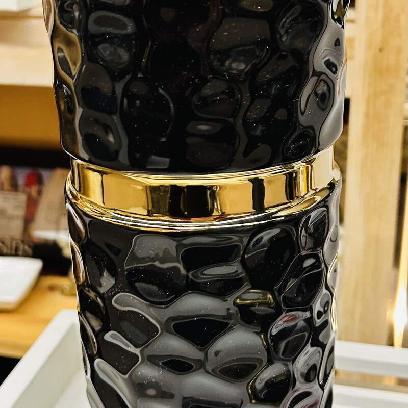 Hammered Ceramic Cylinder Vase
Black Gold Size: 4.5 x 13H