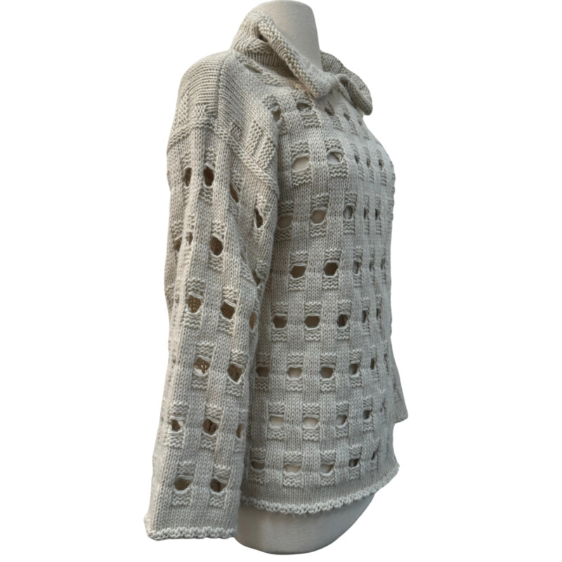 Fobya Knit Cardigan Made In Poland
Wool Blend
Great Open Knit Look
Color: Oatmeal
Size: Small
