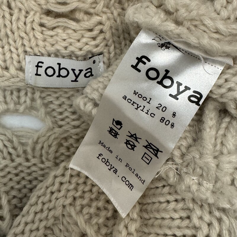 Fobya Knit Cardigan Made In Poland
Wool Blend
Great Open Knit Look
Color: Oatmeal
Size: Small