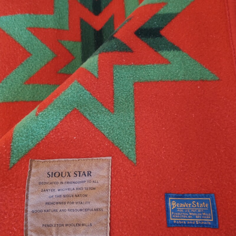 Vintage Pendleton Sioux Star Reversable Blanket

Size: 78Lx69W