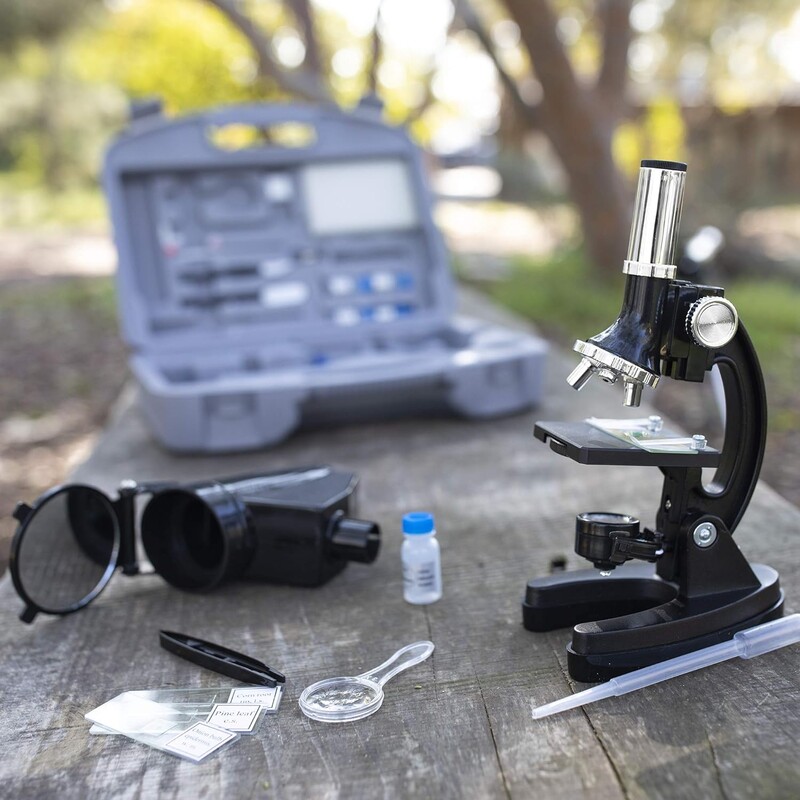 Enables kids to investigate everything from cells to crystals! This set features glass eyepieces and power settings from 50x to 600x for superior precision viewing<br />
<br />
Features:<br />
<br />
die-cast metal microscope<br />
10x and 20x glass eyepieces<br />
3 prepared slides<br />
8 blank slides<br />
Lab supplies<br />
18-page instruction and activity guide<br />
Light requires 2 AA batteries (not included).