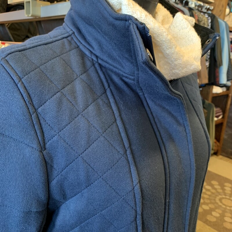 Denver H Quilted Jacket,<br />
Colour: Blue Navy,<br />
Size: Medium,<br />
With supersoft velvety lining
