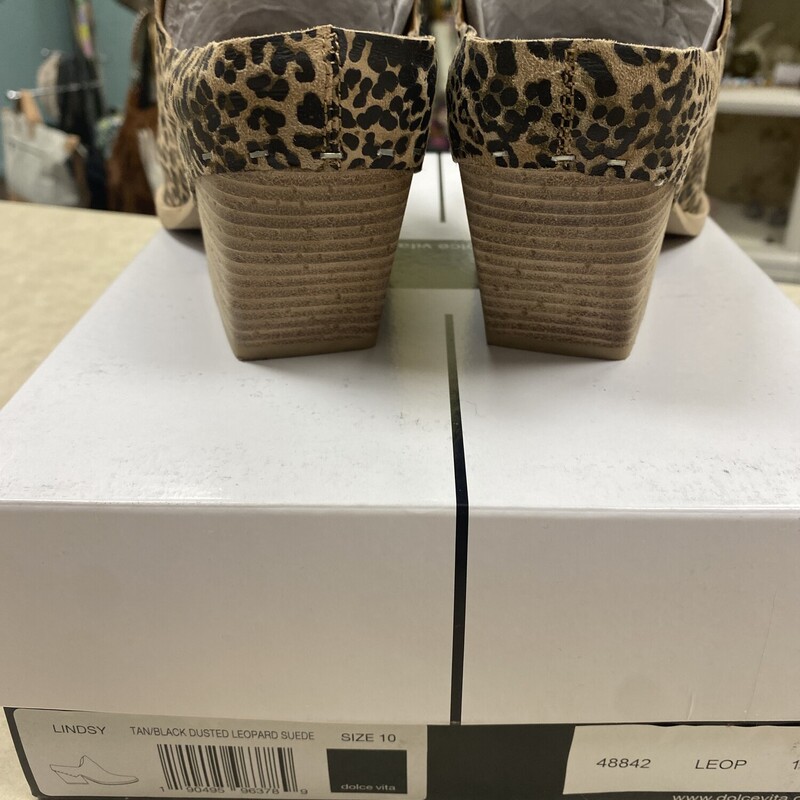 brand new in box!!<br />
these are perfect for literally any season!<br />
if you are a fan of this print then these are a must for you!!!<br />
<br />
Dolce Vita, Leopard, Size: 10