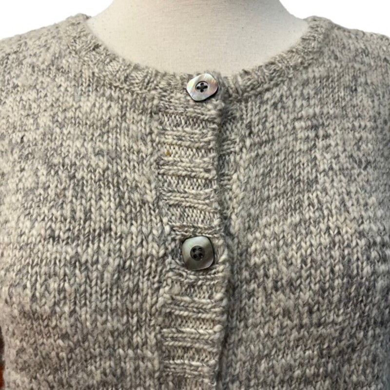 Sundance Ahlberg Cardigan<br />
<br />
Textured Ahlberg jacquard cardigan is a wonderful mix of thick and thin yarns, patterned sleeves, square shell buttons and rib trim. Wool/acrylic/polyester/lambswool/nylon.<br />
<br />
Size: XSmall