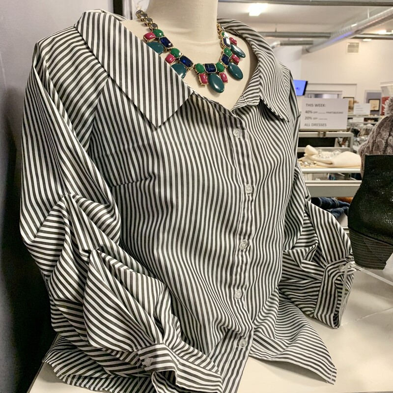 Another Story Blouse,
Colour: Grey white Striped,
Size: Medium,
With a wide collar and puffy sleeves,
You should try it on before buying