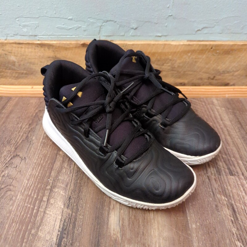 Under Armour Escalate, Black, Size: Shoes 5.5 Y