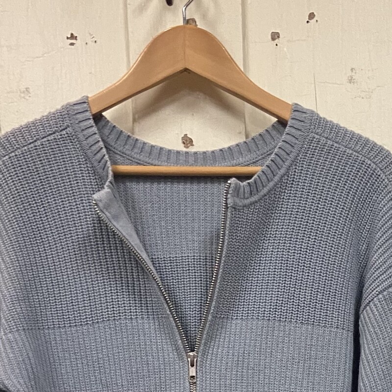 Lt Blu Convrt Zip Sweater<br />
Lt Blue<br />
Size: Small