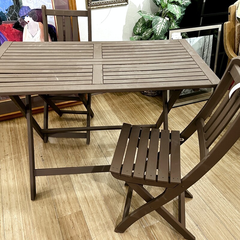Small Table & 2 folding chairs