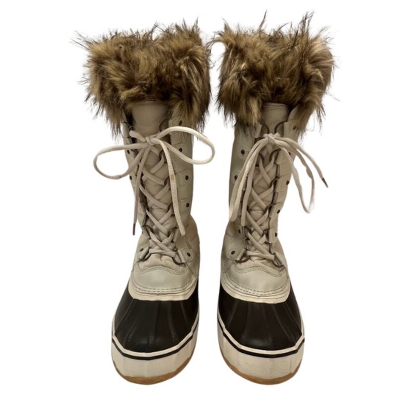 Esprit Evelyn Snow Boots<br />
Water Resistant<br />
Faux Fur Collar<br />
Winter White with Brown Trim<br />
Size: 9.5