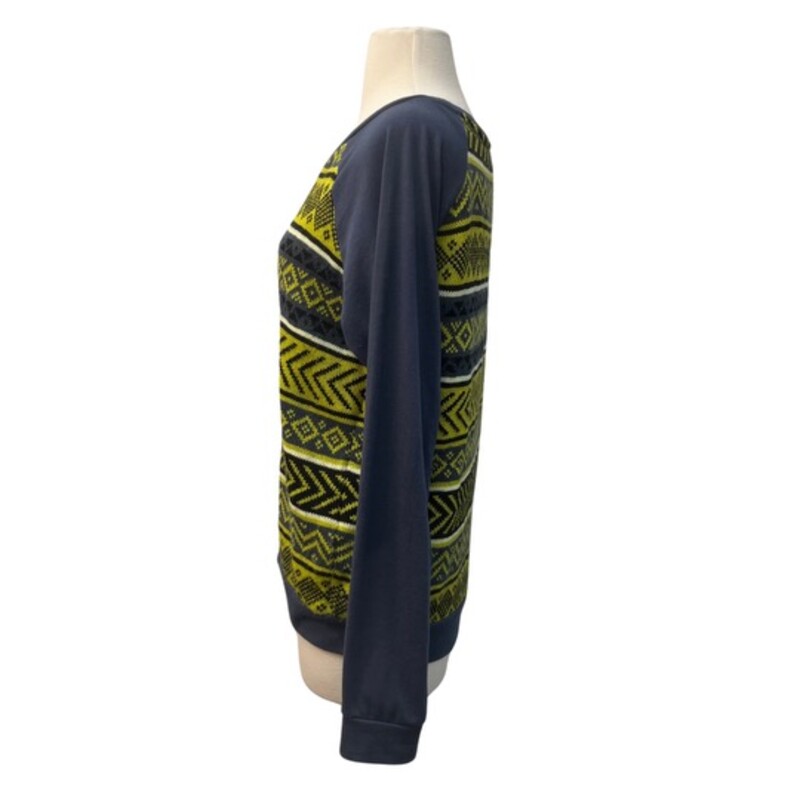 KK Intl Sweater Top
Made In Peru
Ocean Gray, Lime, and Black
Size: Medium