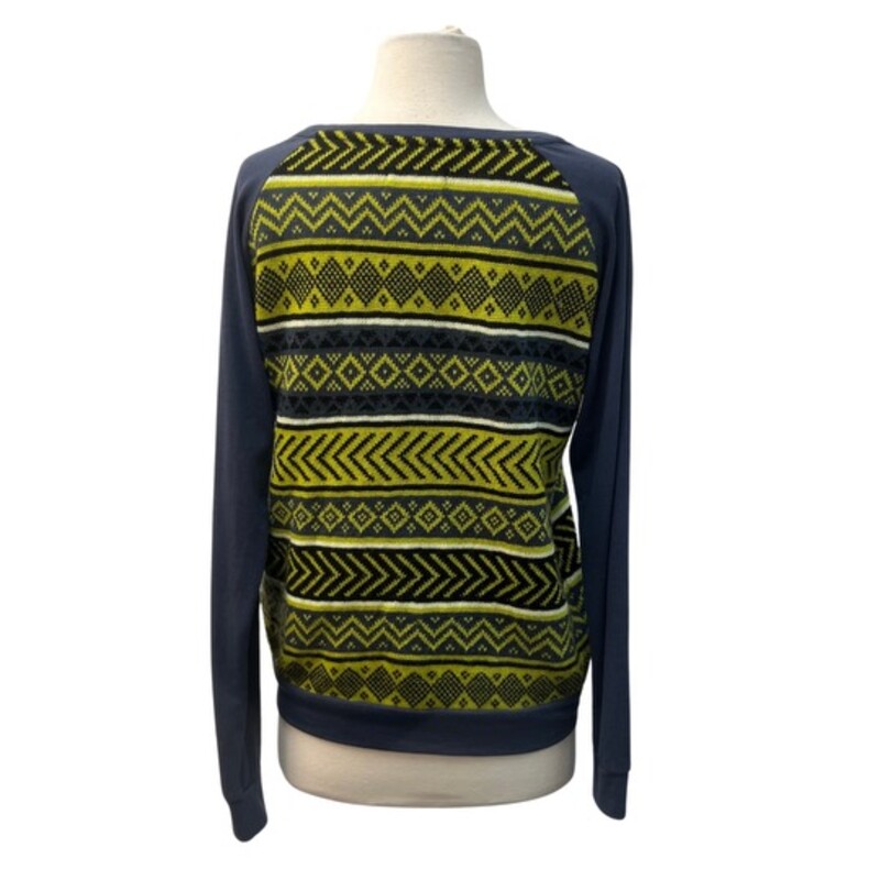 KK Intl Sweater Top<br />
Made In Peru<br />
Ocean Gray, Lime, and Black<br />
Size: Medium