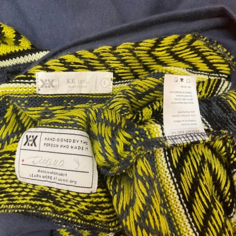 KK Intl Sweater Top<br />
Made In Peru<br />
Ocean Gray, Lime, and Black<br />
Size: Medium