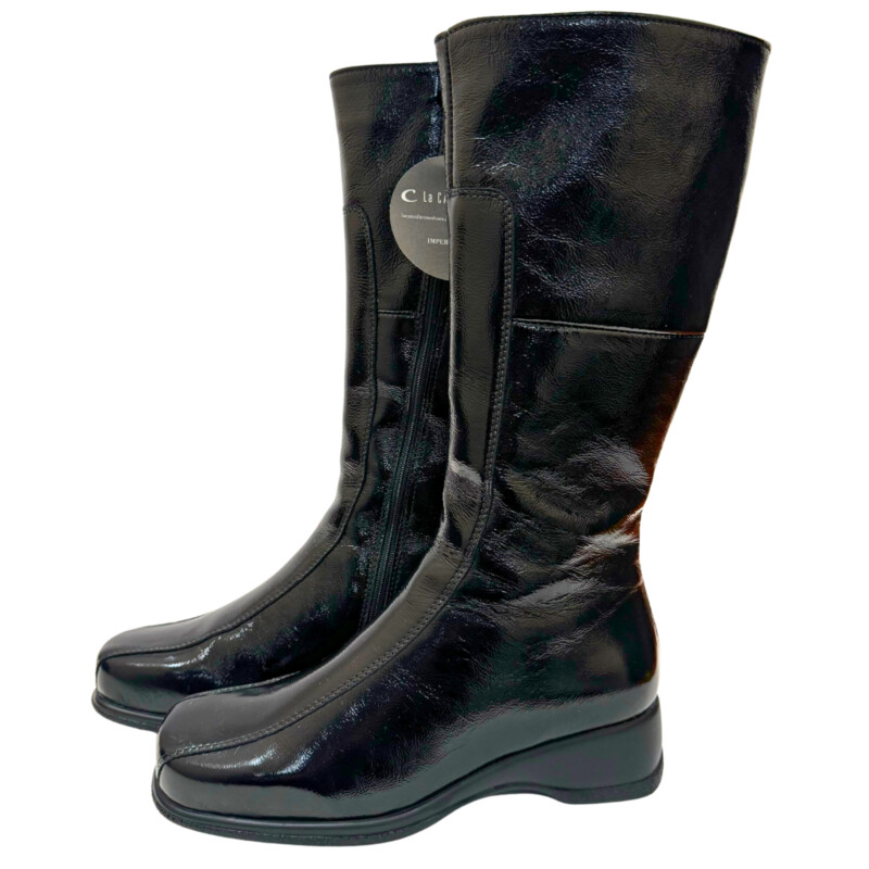 NEW La Canadienne Blanche Boots<br />
Features waterproof Italian Crinkle leather and a breathable microfiber lining that keeps you comfortable<br />
Soft antibacterial wicking technical microfiber lining<br />
Color: Black<br />
Size: 7