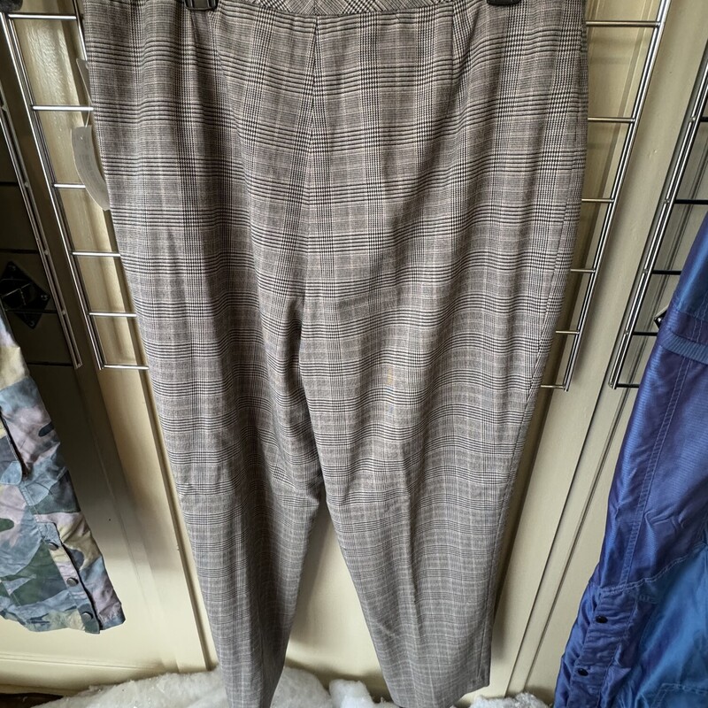 NWT Dress Barn Pants, Brown, Size: 16<br />
All sales final<br />
Shipping Available<br />
Free in store pickup within 7 days of purchase